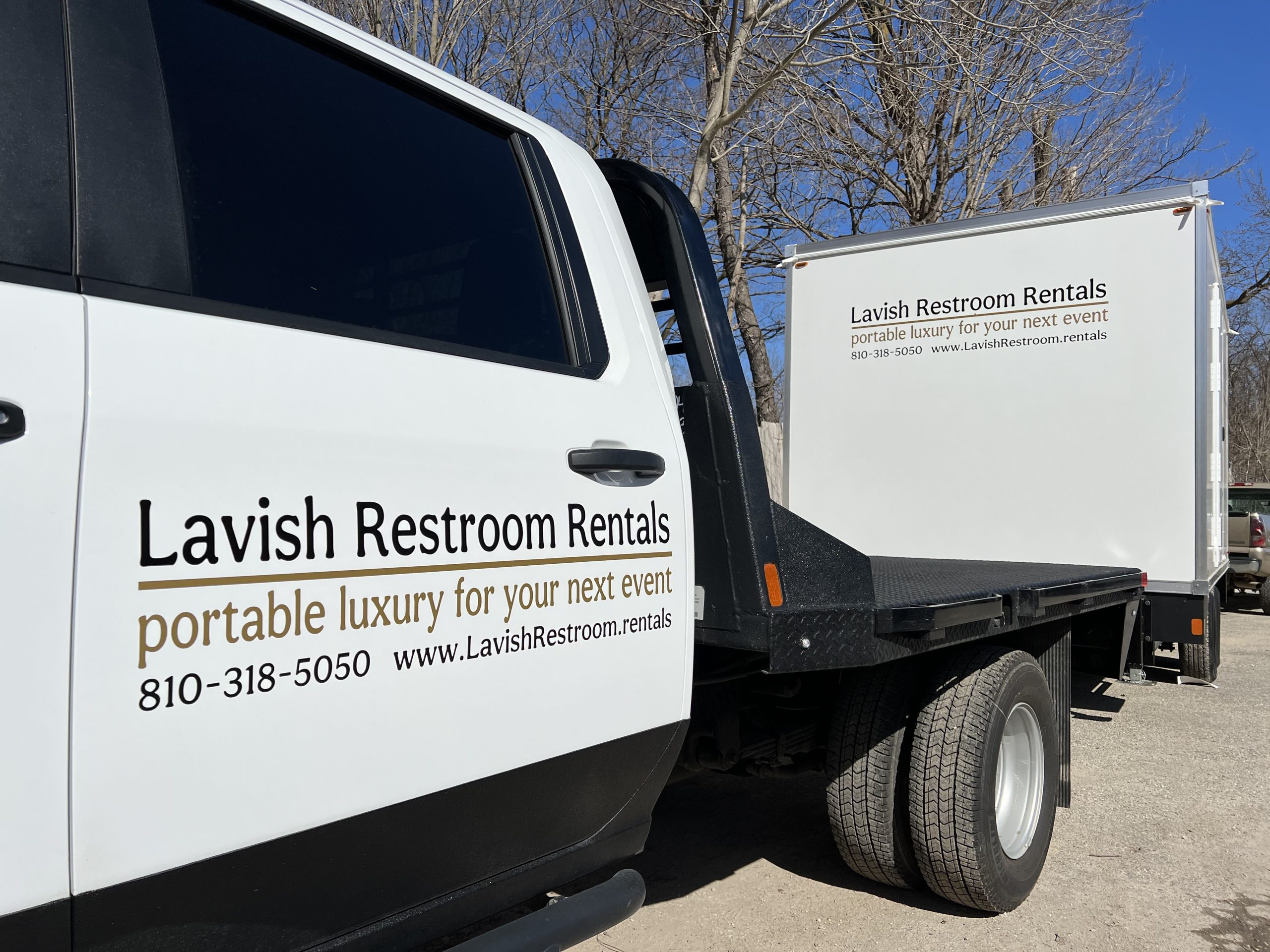 Lavishrestroom.rentals delivery